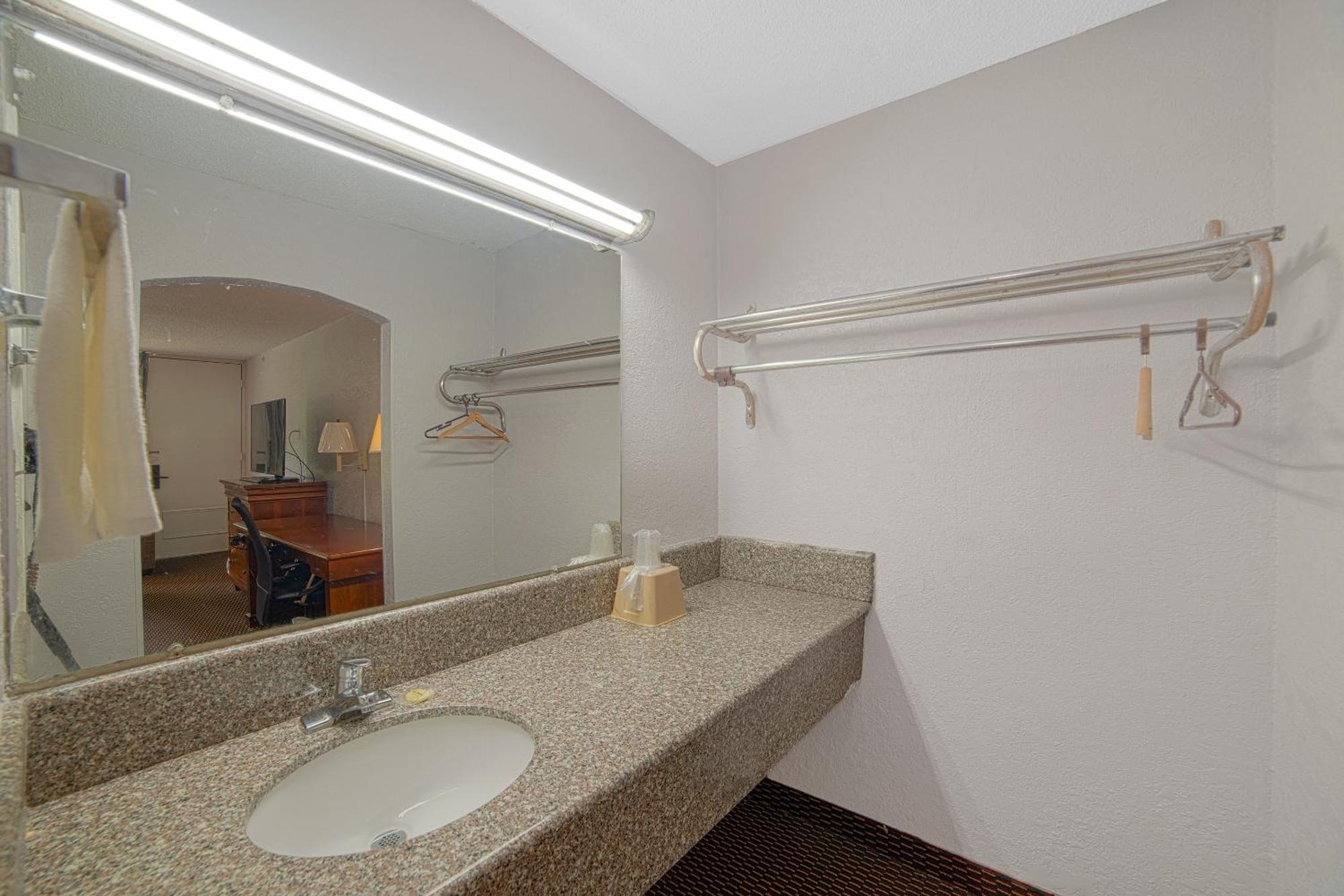 Masters Inn Selma Smithfield I-95 By Oyo Exteriör bild