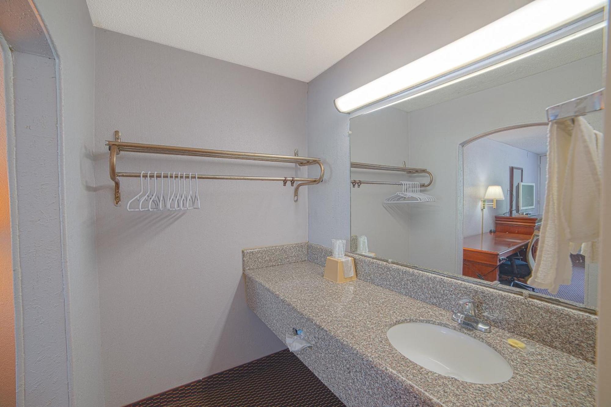 Masters Inn Selma Smithfield I-95 By Oyo Exteriör bild